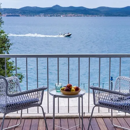 Sea Organ Apartment *